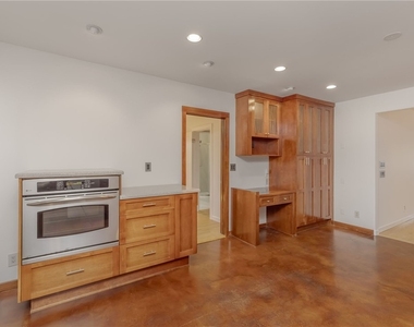 709 Avenue D - Photo Thumbnail 13