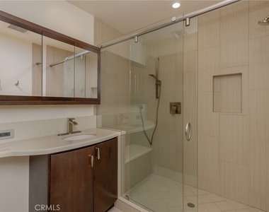 709 Avenue D - Photo Thumbnail 17