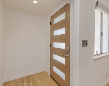 709 Avenue D - Photo Thumbnail 2