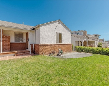 709 Avenue D - Photo Thumbnail 1