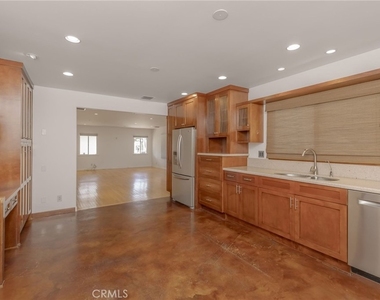 709 Avenue D - Photo Thumbnail 11