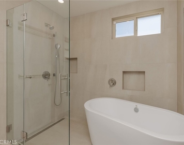 709 Avenue D - Photo Thumbnail 15