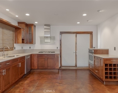 709 Avenue D - Photo Thumbnail 12