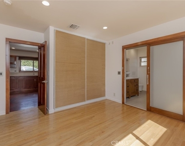709 Avenue D - Photo Thumbnail 23