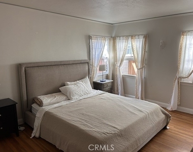 209 Avenue E - Photo Thumbnail 7