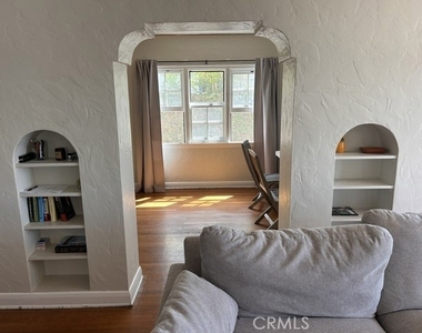 209 Avenue E - Photo Thumbnail 5