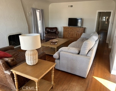 209 Avenue E - Photo Thumbnail 4