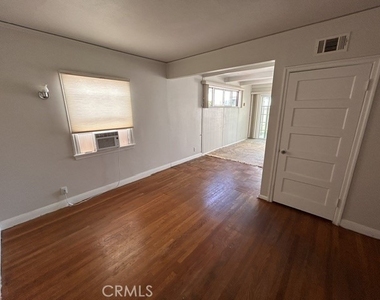 209 Avenue E - Photo Thumbnail 10