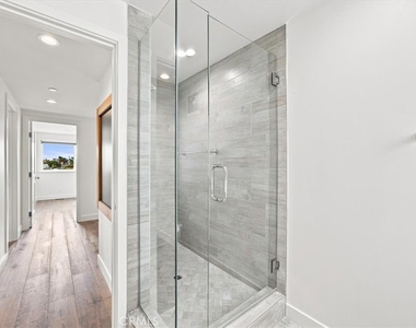 118 Meyer Court - Photo Thumbnail 26