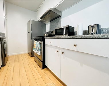 3864 Inglewood Boulevard - Photo Thumbnail 6