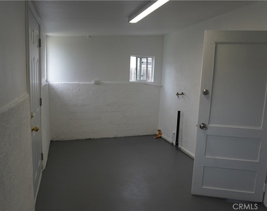 845 Olive Street W - Photo Thumbnail 16