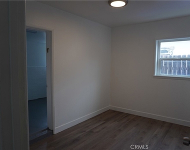 845 Olive Street W - Photo Thumbnail 12