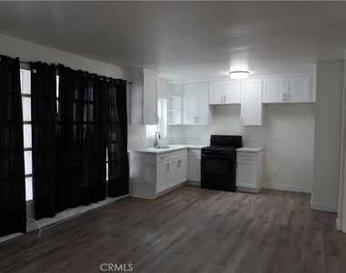845 Olive Street W - Photo Thumbnail 4