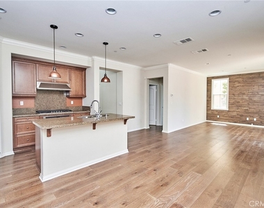 2793 E Pacific Court - Photo Thumbnail 6