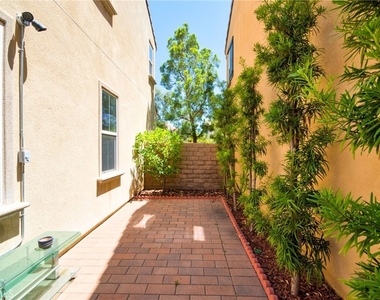 2793 E Pacific Court - Photo Thumbnail 28