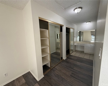 520 S Ranch View Circle - Photo Thumbnail 10