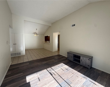 520 S Ranch View Circle - Photo Thumbnail 4