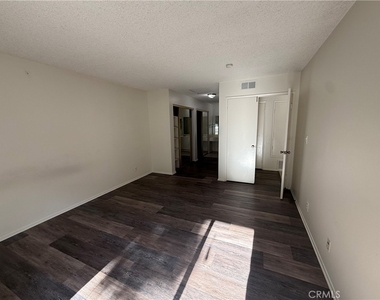 520 S Ranch View Circle - Photo Thumbnail 9