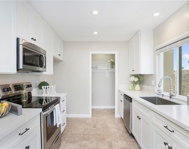 350 Mountain Court - Photo Thumbnail 5
