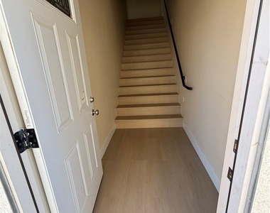 11842 Hollyview - Photo Thumbnail 2
