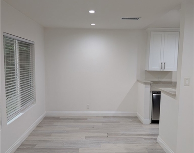 1019 6th Street - Photo Thumbnail 2