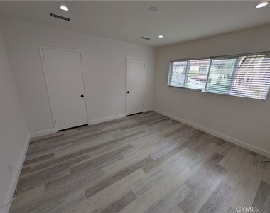 1019 6th Street - Photo Thumbnail 5