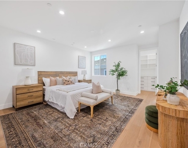 2420 Ives Lane - Photo Thumbnail 16