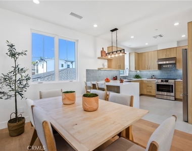 2420 Ives Lane - Photo Thumbnail 8