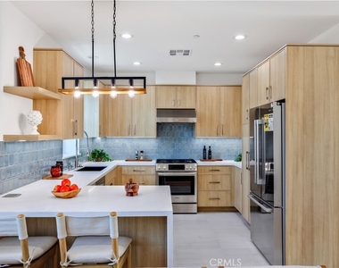 2420 Ives Lane - Photo Thumbnail 10
