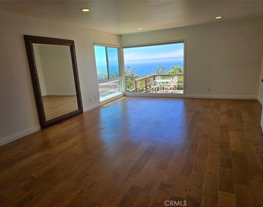 6759 Alta Vista Drive - Photo Thumbnail 10