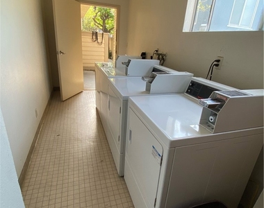 3127 Bagley Avenue - Photo Thumbnail 8
