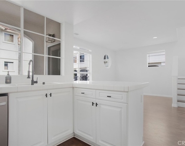 5415 Marine Avenue - Photo Thumbnail 6