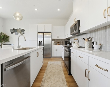 3247 E. Moonstone Drive - Photo Thumbnail 7