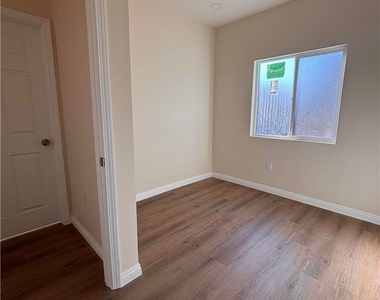 1063 A Wellington - Photo Thumbnail 5