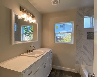 16131 Warren Lane - Photo Thumbnail 4