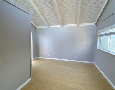 16131 Warren Lane - Photo Thumbnail 3