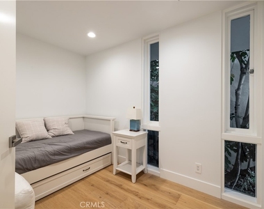 1061 Skyline - Photo Thumbnail 34