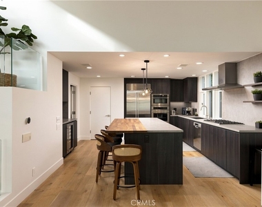 1061 Skyline - Photo Thumbnail 8