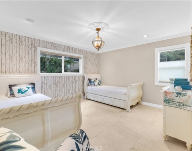 240 Moss Street - Photo Thumbnail 15