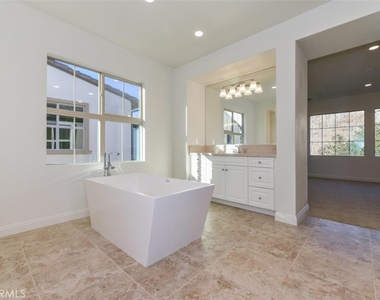 5627 Heritage Oak Dr - Photo Thumbnail 17