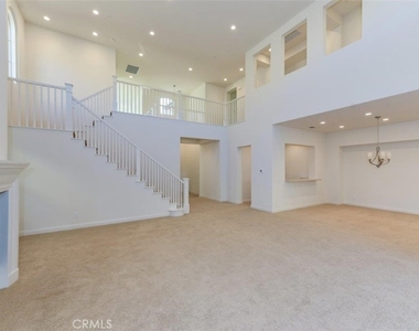5627 Heritage Oak Dr - Photo Thumbnail 4