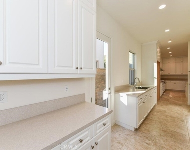 5627 Heritage Oak Dr - Photo Thumbnail 12