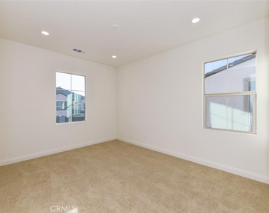 5627 Heritage Oak Dr - Photo Thumbnail 22