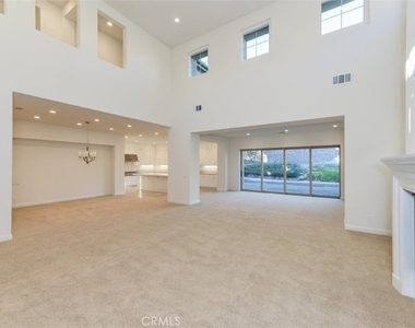 5627 Heritage Oak Dr - Photo Thumbnail 3