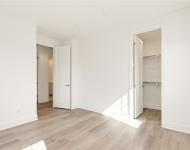 148 Villa Rdg - Photo Thumbnail 25