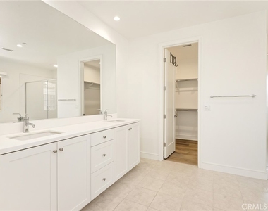 148 Villa Rdg - Photo Thumbnail 18