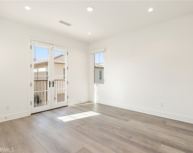 148 Villa Rdg - Photo Thumbnail 21