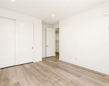 148 Villa Rdg - Photo Thumbnail 22