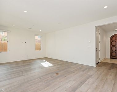 148 Villa Rdg - Photo Thumbnail 2