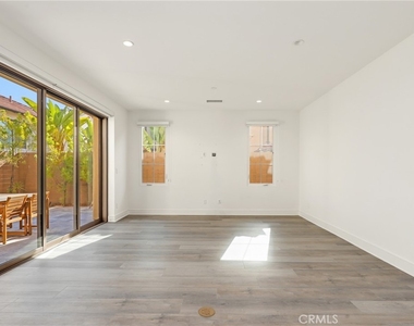 148 Villa Rdg - Photo Thumbnail 10